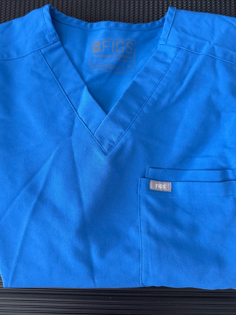 Small Mens FIGS blue scrub top